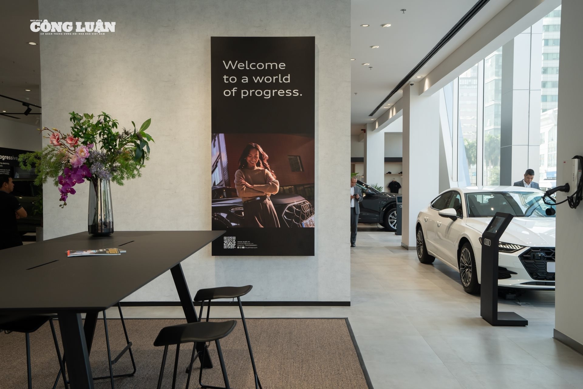 Không gian trải nghiệm bên trong showroom Audi Hồ Chí Minh.