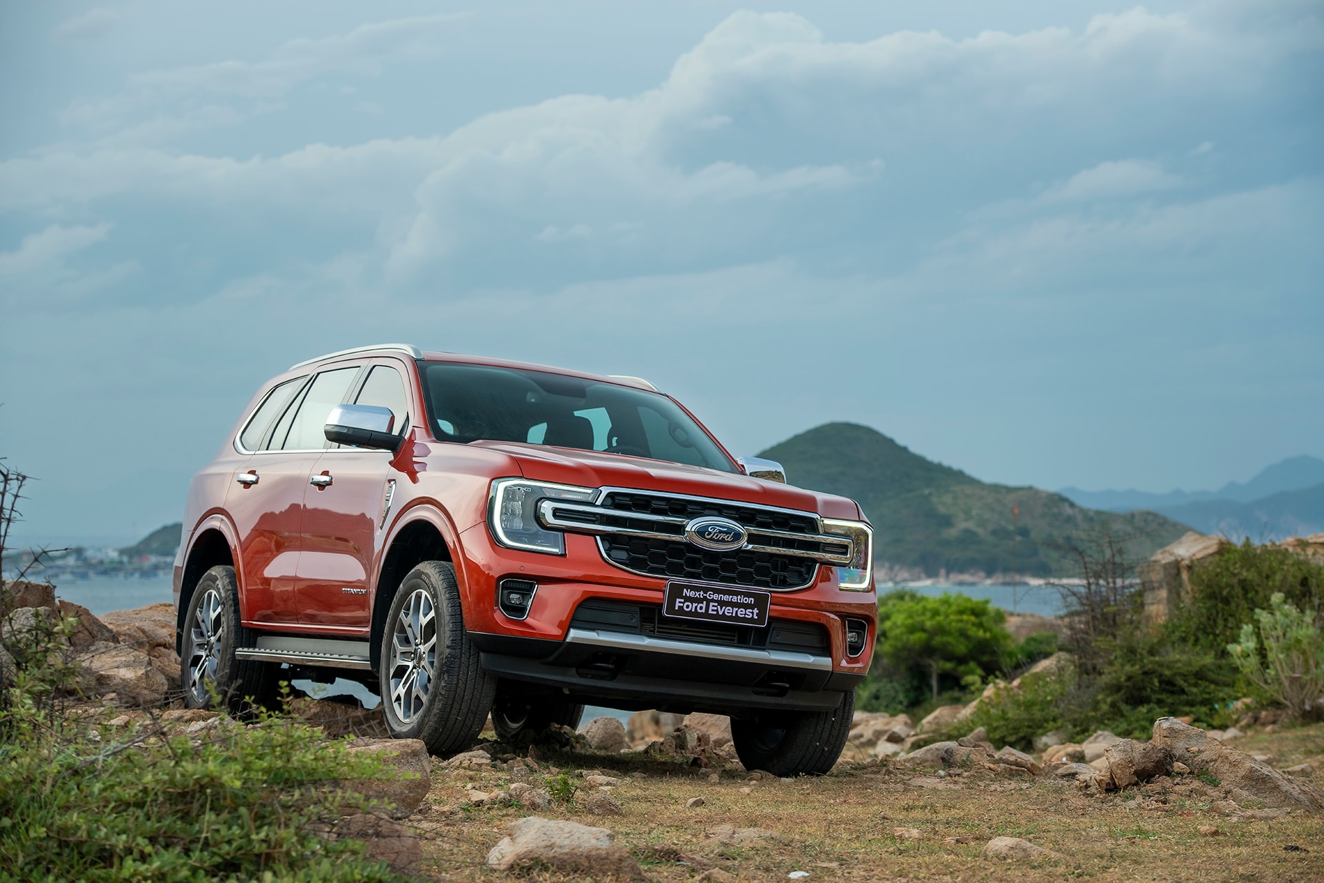 Mẫu xe Ford Everest dẫn đầu phân khúc SUV cỡ D năm 2025.