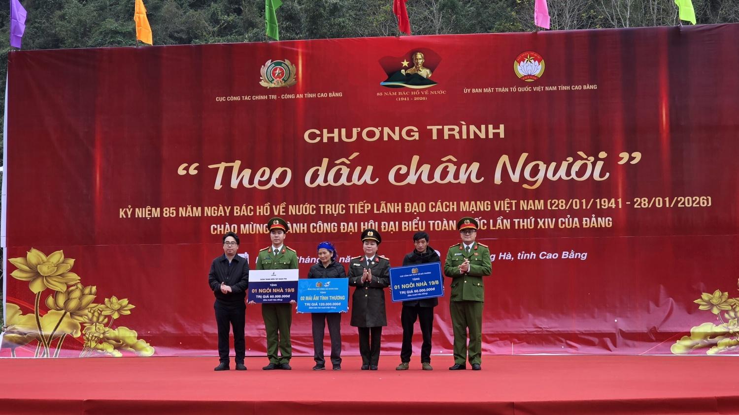 Petrovietnam mang “Xuân gắn kết - Tết nghĩa tình” đến với bà con Cao Bằng Petrovietnam mang “Xuân gắn kết - Tết nghĩa tình” đến với bà con Cao Bằng