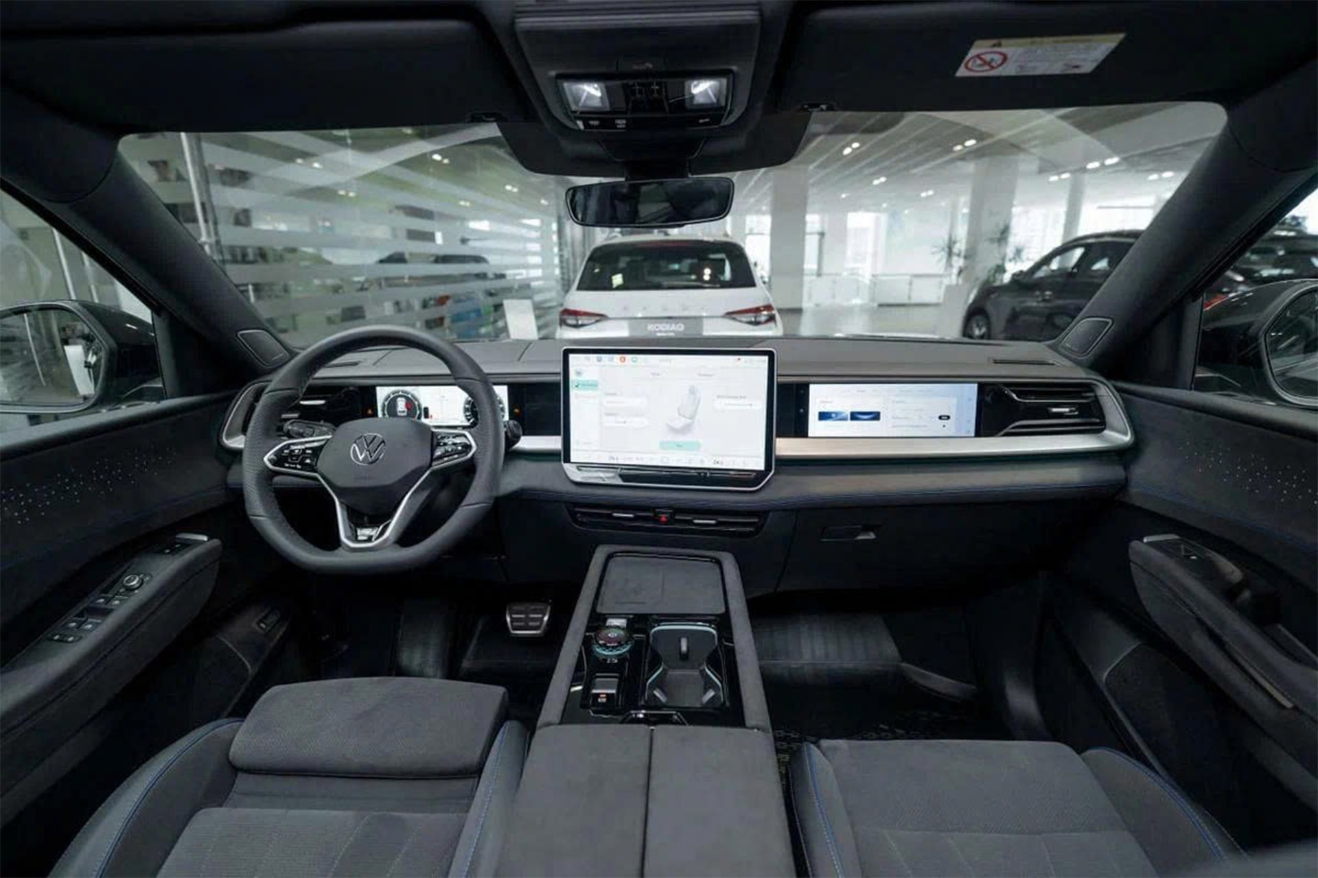 Thiết kế khoang lái của VW Teramont Pro - Ảnh: EN Cars