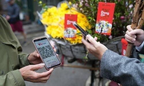 Tết không còn là “điểm nóng” của rút tiền mặt như trước, thay vào đó là sự gia tăng của các giao dịch không dùng tiền mặt. Ảnh: Ngọc Ánh