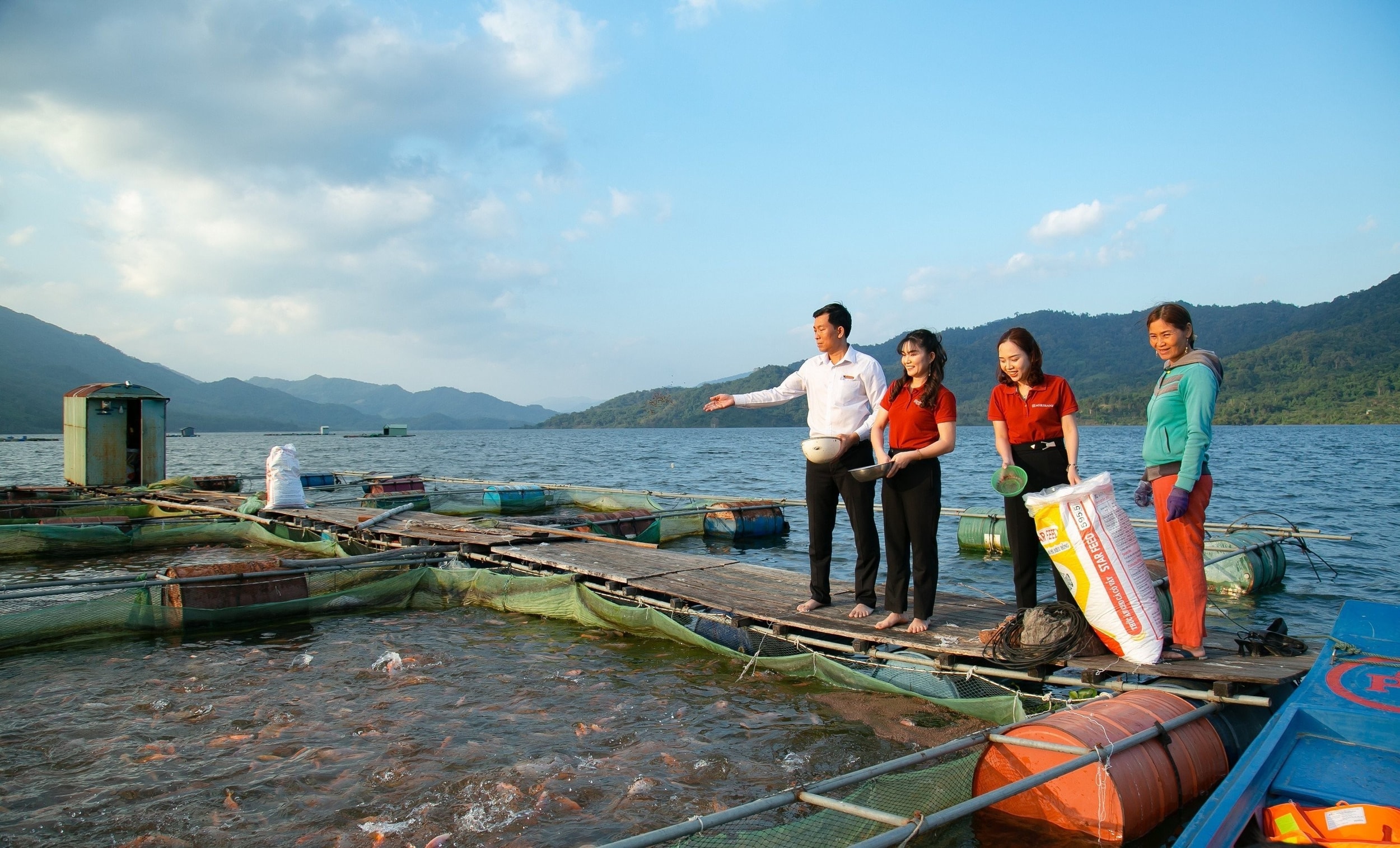 Ảnh 2 - Agribank luôn là ngân hàng tiên phong thực hiện các chính sách ưu đãi, hỗ trợ lãi suất cho khách hàng