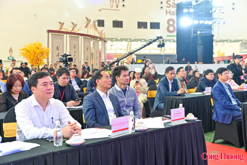 Phó Thủ tướng Bùi Thanh Sơn dự buổi tổng duyệt Lễ bế mạc Hội chợ Mùa Xuân 2026 - Ảnh: Nam Nguyễn.