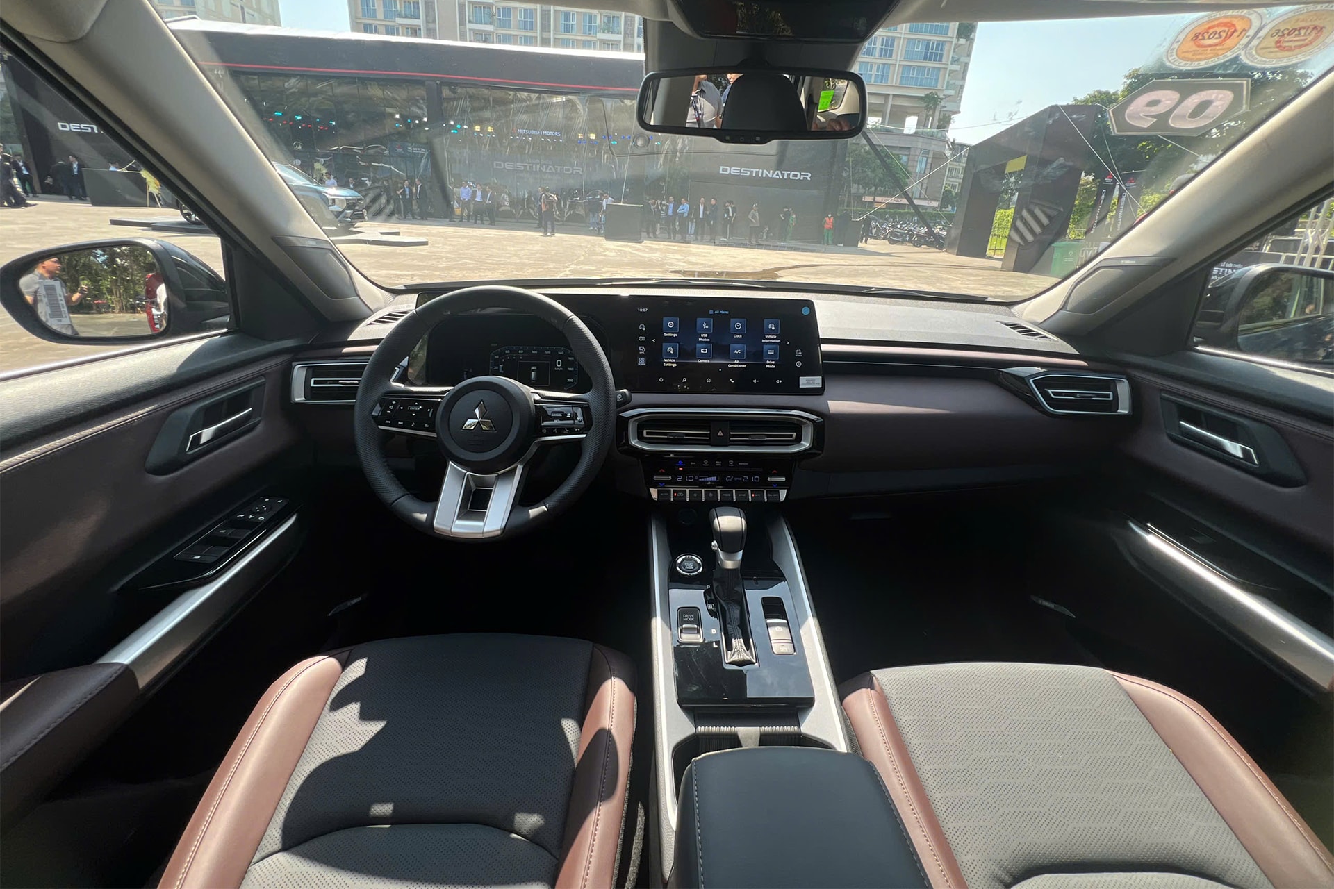 Thiết kế khoang lái Mitsubishi Destinator - Ảnh: MH