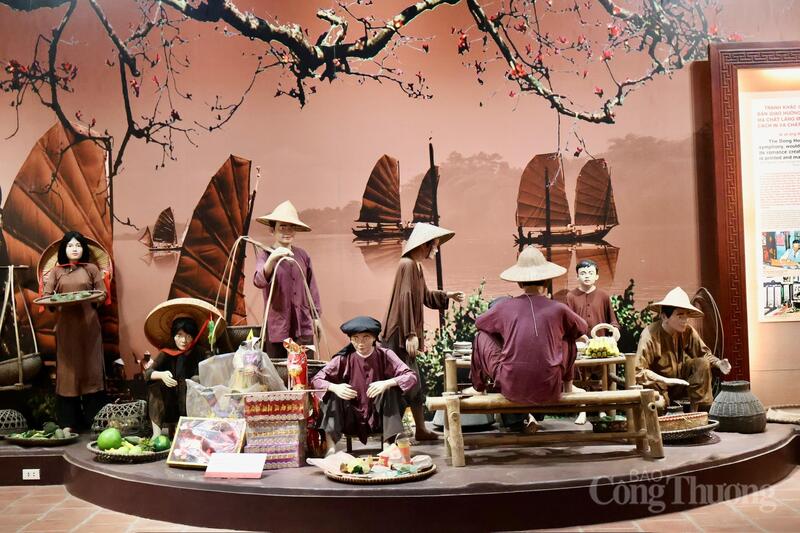 Không gian Tết xưa được tái hiện sinh động tại Trung tâm Bảo tồn tranh dân gian Đông Hồ qua hình ảnh chợ quê ven sông đậm nét truyền thống.