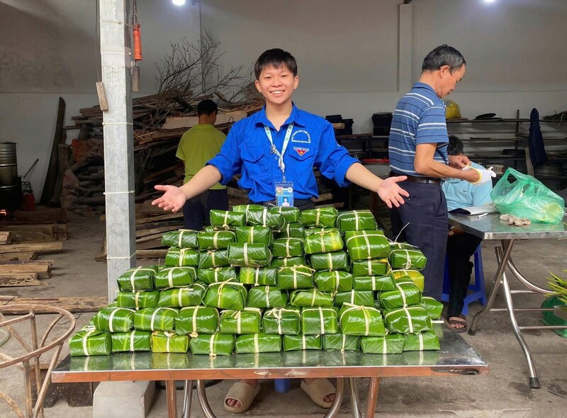 Những chiếc bánh chưng được gói bởi tuổi trẻ Đại học Điện lực để trao tặng cho những người vô gia cư, người có hoàn cảnh khó khăn ở Hà Nội