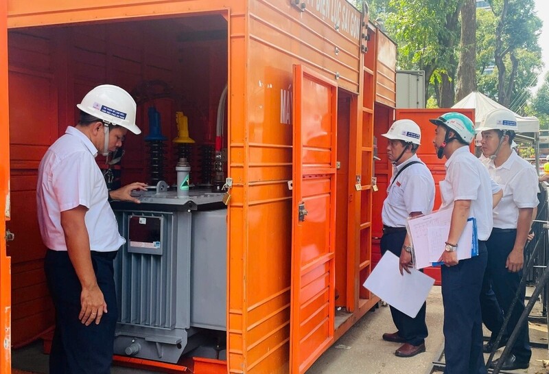 Dịp tết Bính Ngọ 2026, ngành điện phía Nam tổ chức trực 24/24 giờ, không cắt điện từ ngày 29 đến mùng 6 Tết, đảm bảo cung cấp điện an toàn, liên tục.