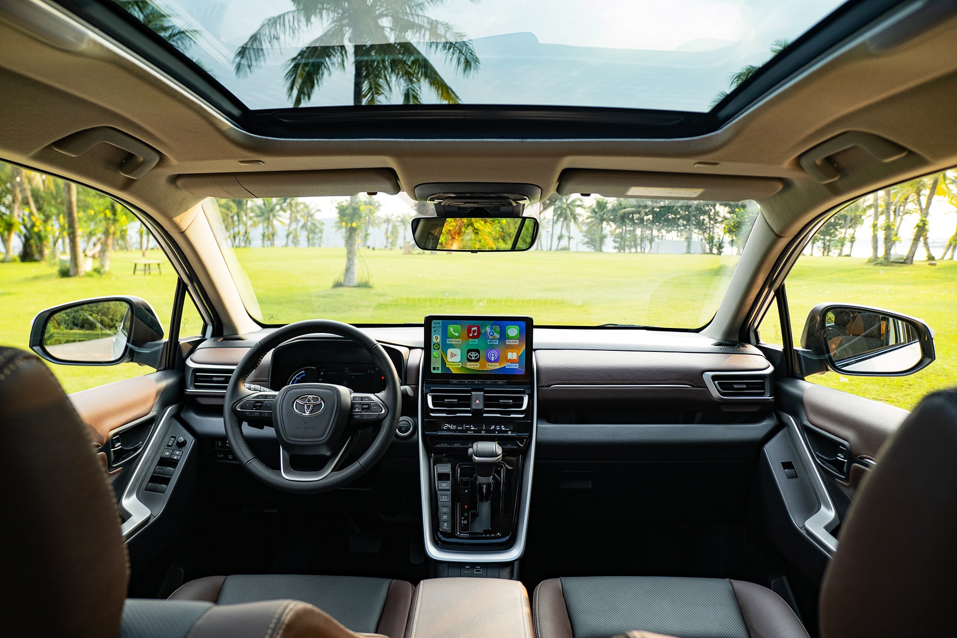 Thiết kế khoang lái của phiên bản Toyota Innova Cross HEV - Ảnh: TMV