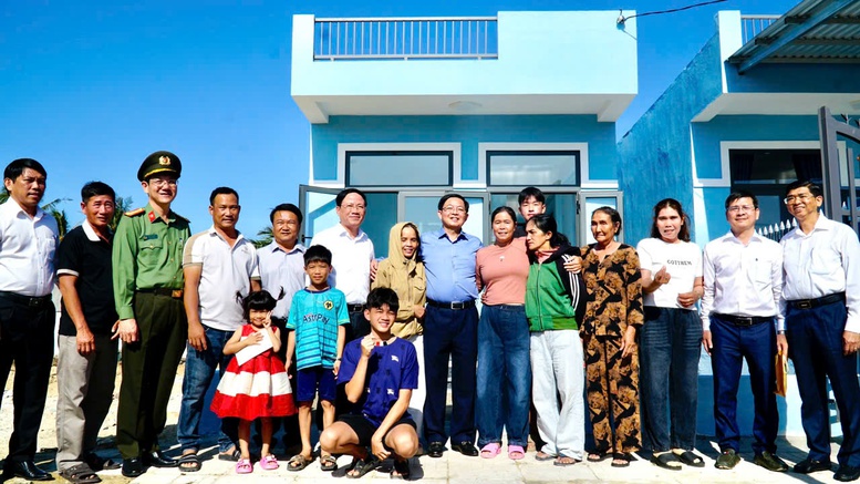 Phó Thủ tướng Hồ Quốc Dũng kiểm tra tiến độ đường cao tốc Quy Nhơn - Pleiku- Ảnh 6. Phó Thủ tướng Hồ Quốc Dũng kiểm tra tiến độ đường cao tốc Quy Nhơn - Pleiku- Ảnh 6.