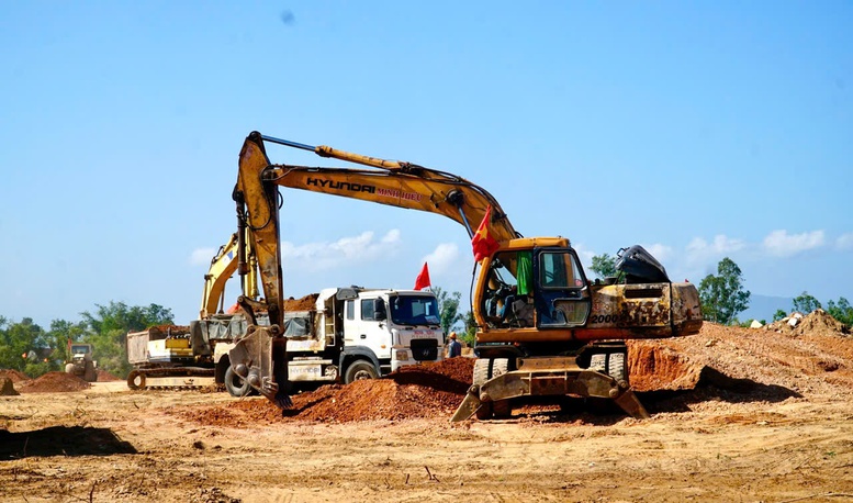 Phó Thủ tướng Hồ Quốc Dũng kiểm tra tiến độ đường cao tốc Quy Nhơn - Pleiku- Ảnh 2. Phó Thủ tướng Hồ Quốc Dũng kiểm tra tiến độ đường cao tốc Quy Nhơn - Pleiku- Ảnh 2.