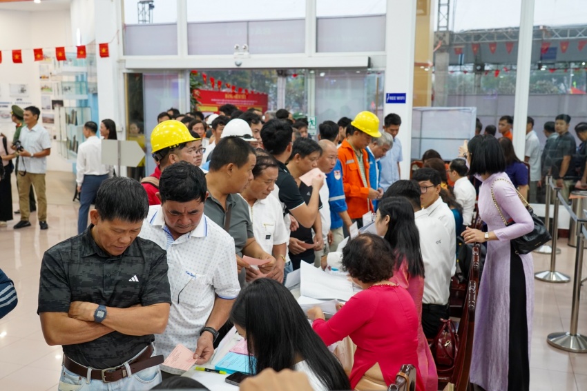 Người lao động Dầu khí – Năng lương hân hoan bỏ phiếu sớm trước giờ ra khơi