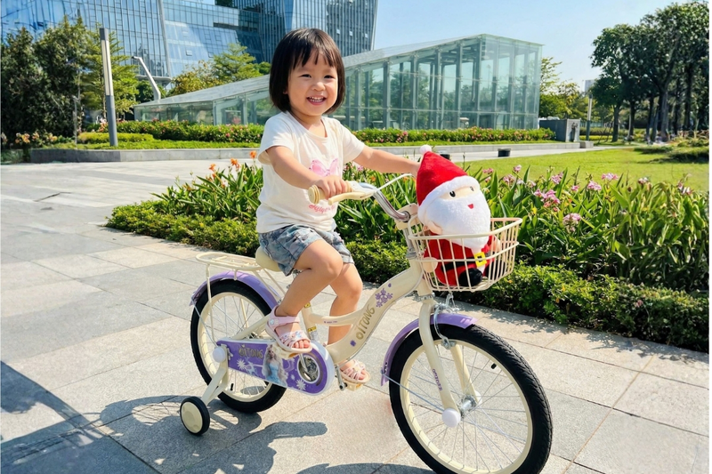 Xe đạp trẻ em trở thành món quà ý nghĩa đầu năm