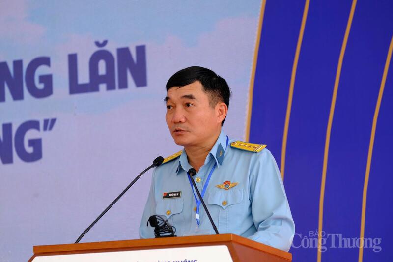 Đại tá Nguyễn Mai Đô - Chủ tịch Tổng Công ty xây dựng công trình hàng không ACC phát biểu tại lễ khởi công. Ảnh: Lê Sơn