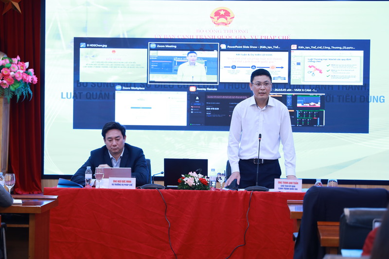 Ông Trịnh Anh Tuấn, Chủ tịch Uỷ ban Cạnh tranh Quốc gia giải đáp thắc mắc, kiến nghị của cộng đồng chuyên gia, doanh nghiệp. Ảnh: Đồng Cường