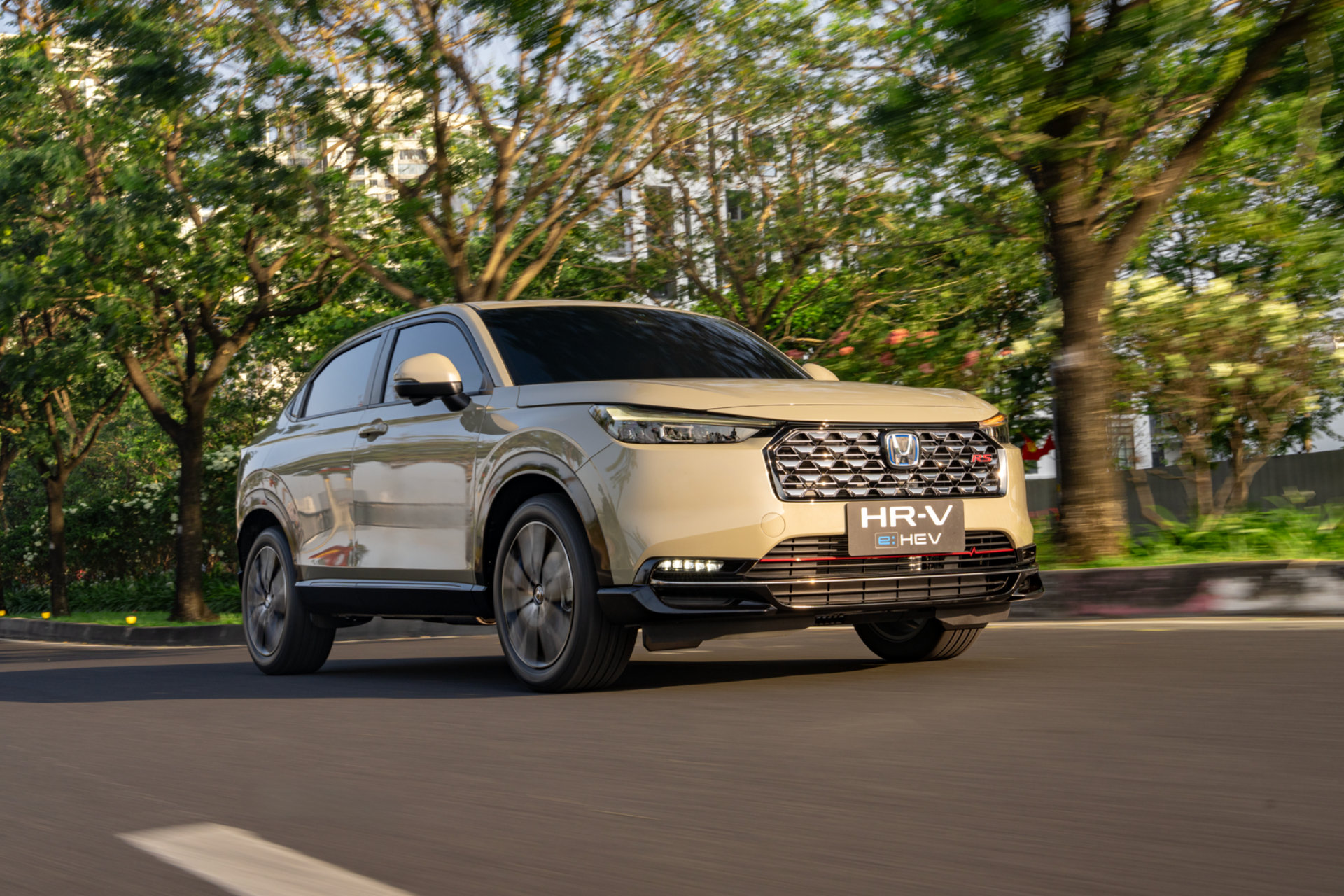Phiên bản Honda HR-V e:HEV RS giảm giá niêm yết còn 835 triệu đồng - Ảnh: HVN