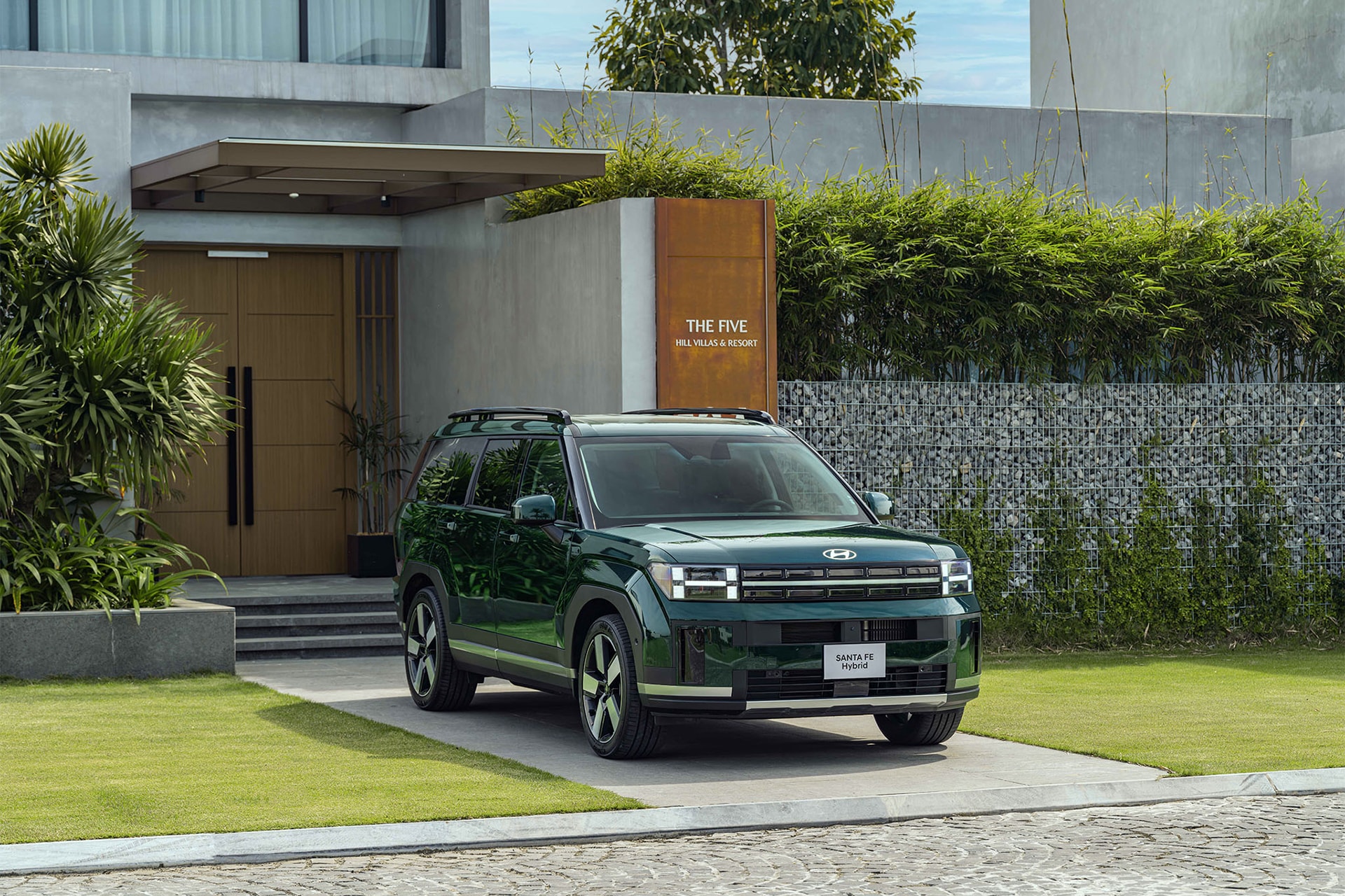 Mẫu xe Hyundai Santa Fe Hybrid - Ảnh: HTV