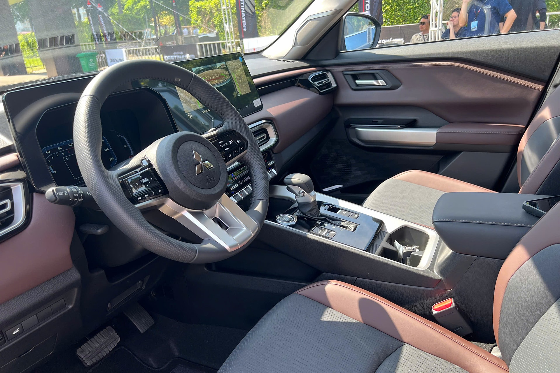 Thiết kế khoang lái Mitsubishi Destinator - Ảnh: MH