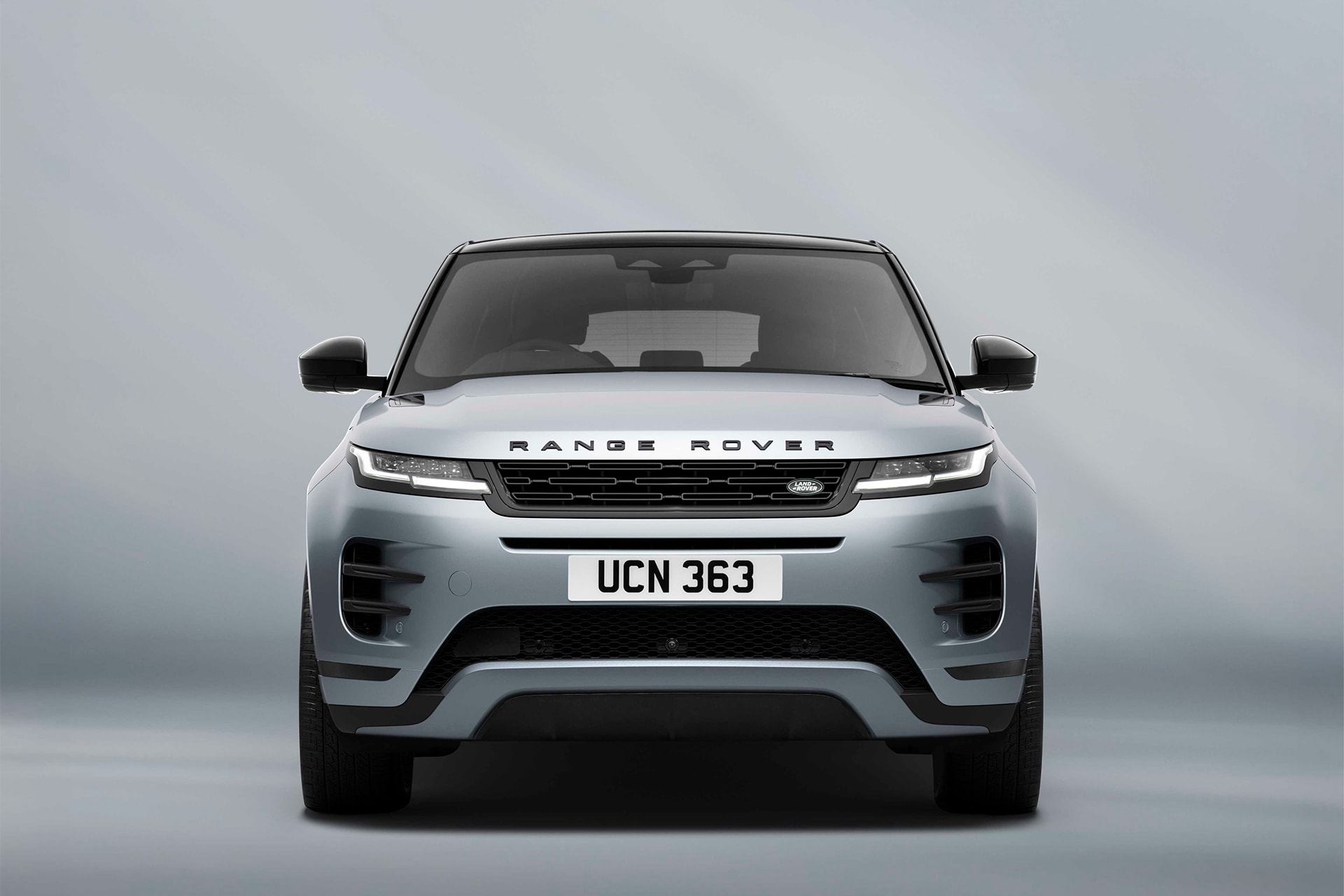 Range Rover Evoque 2026 được bổ sung thêm phiên bản hybrid sạc ngoài tại thị trường Việt Nam - Ảnh: JL