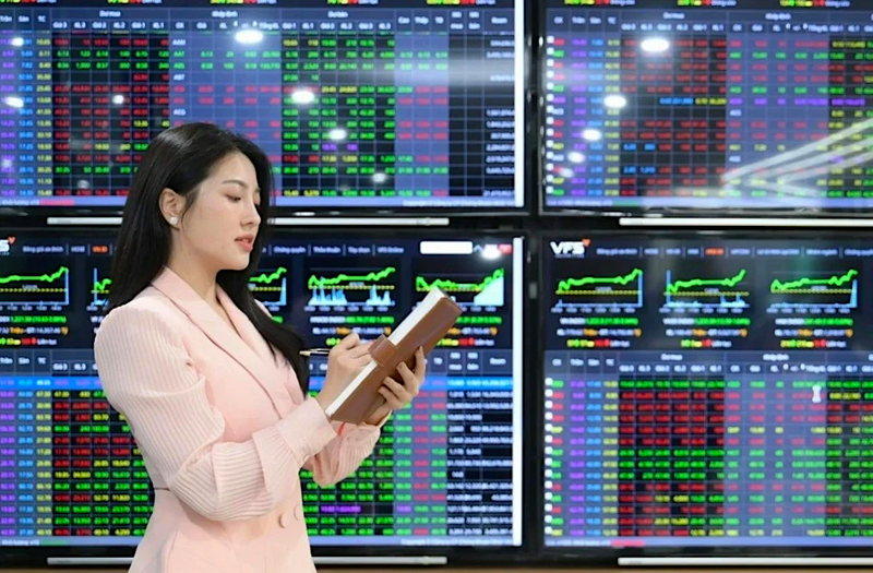 VN-Index 'mở hàng' xanh mướt, 'cơn khát' xăng dầu được giải tỏa. Ảnh minh họa.