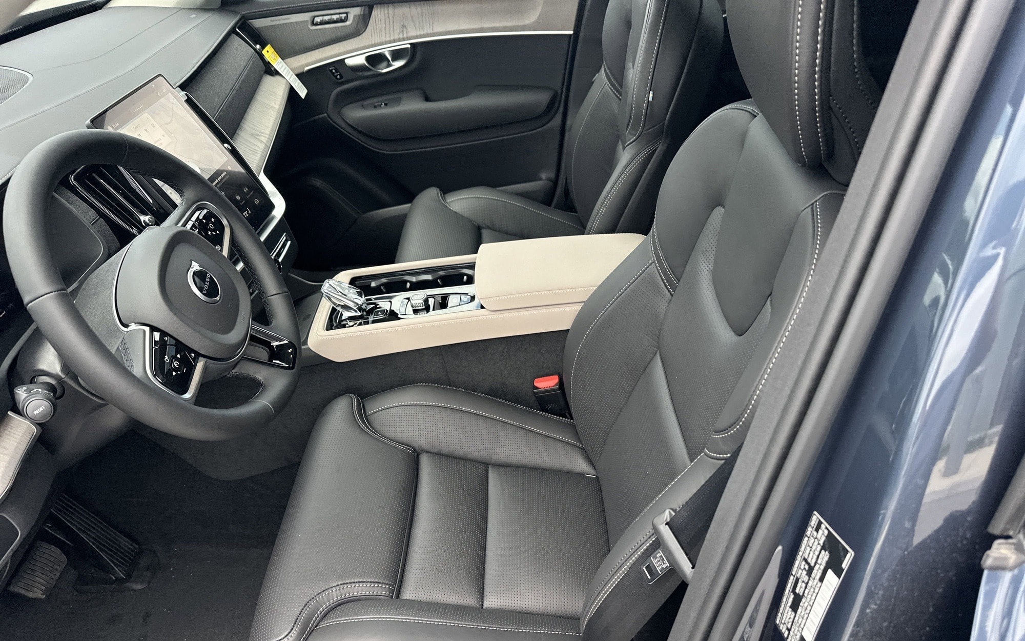 Nội thất sang trọng với các vật liệu cao cấp - Ảnh: Đại lý