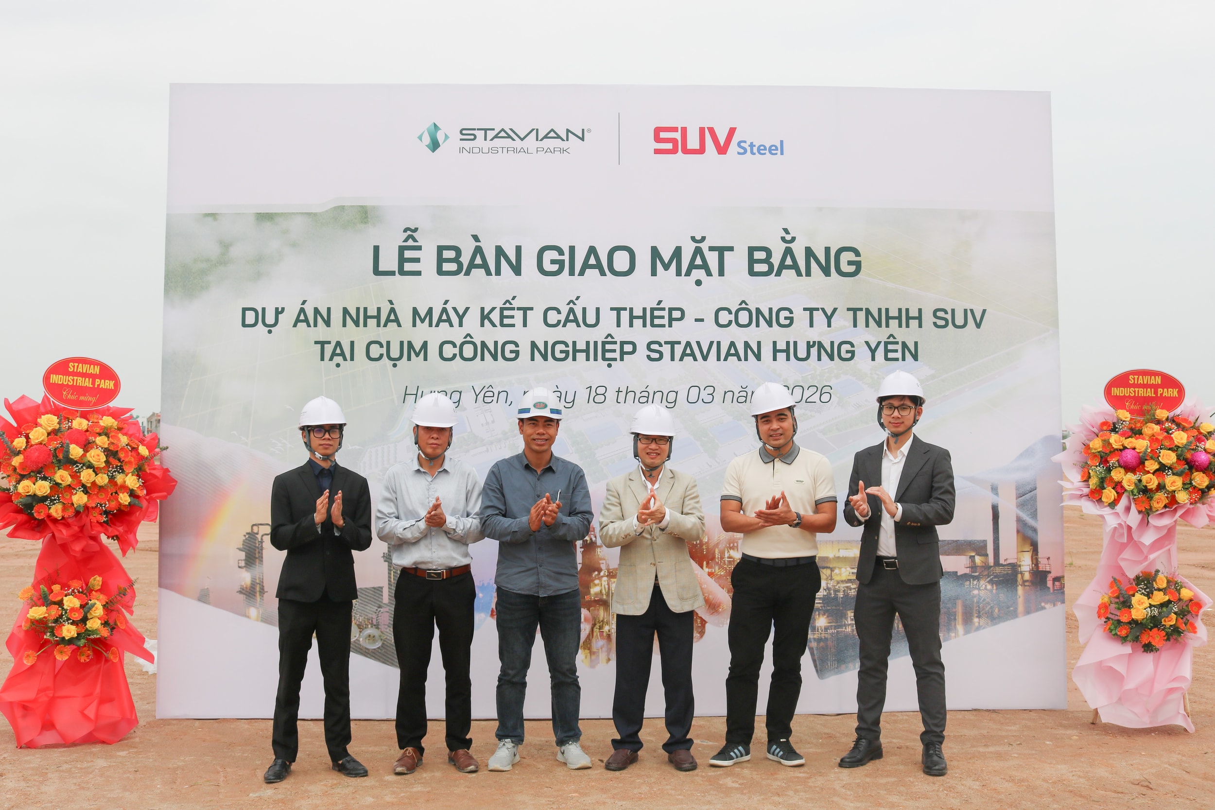 Lễ bàn giao mặt bằng, mốc giới lô đất thuê tại thực địa dự án cho một số nhà đầu tư thứ cấp