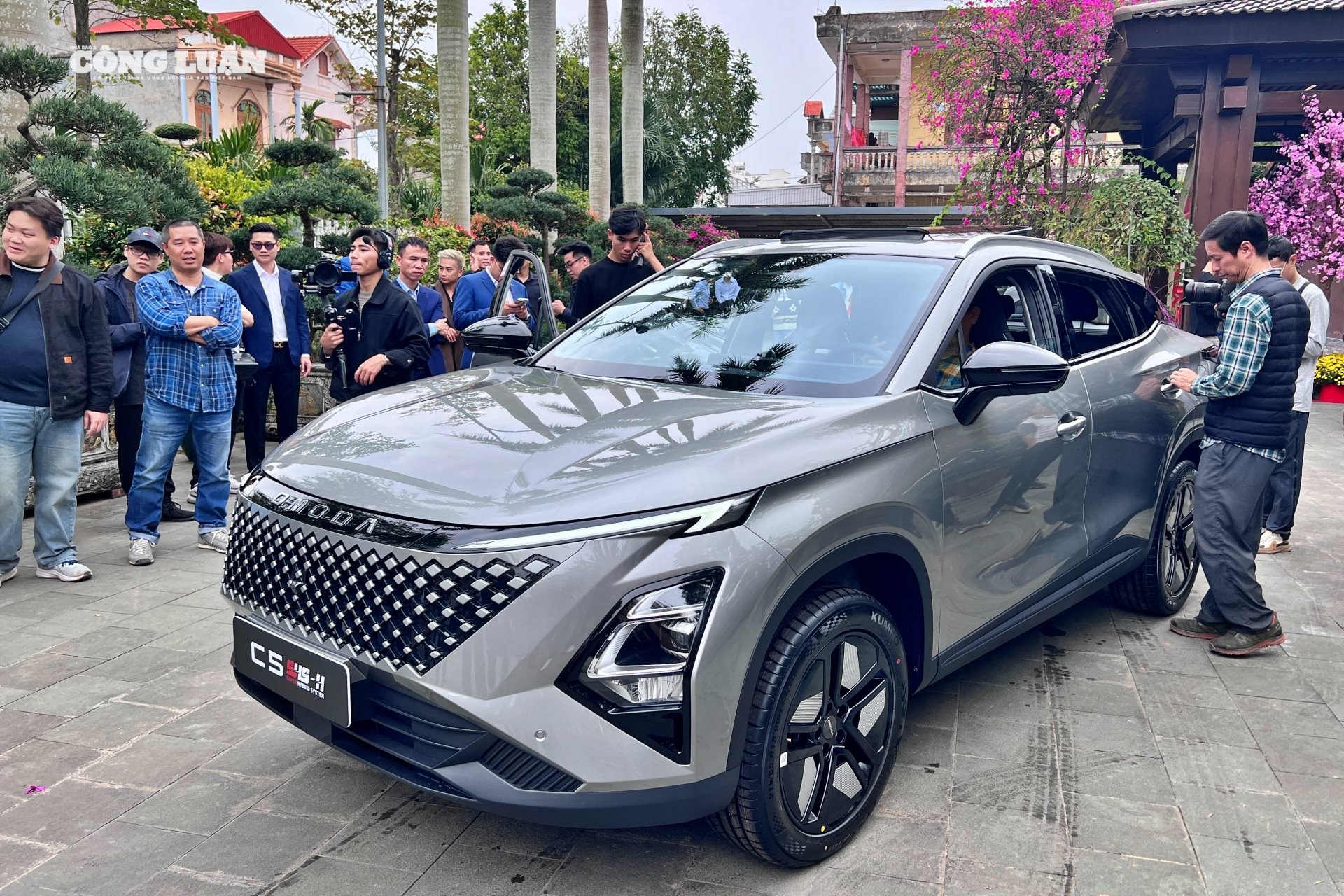 Phiên bản lai xăng điện mới Omoda C5 HEV 2026.