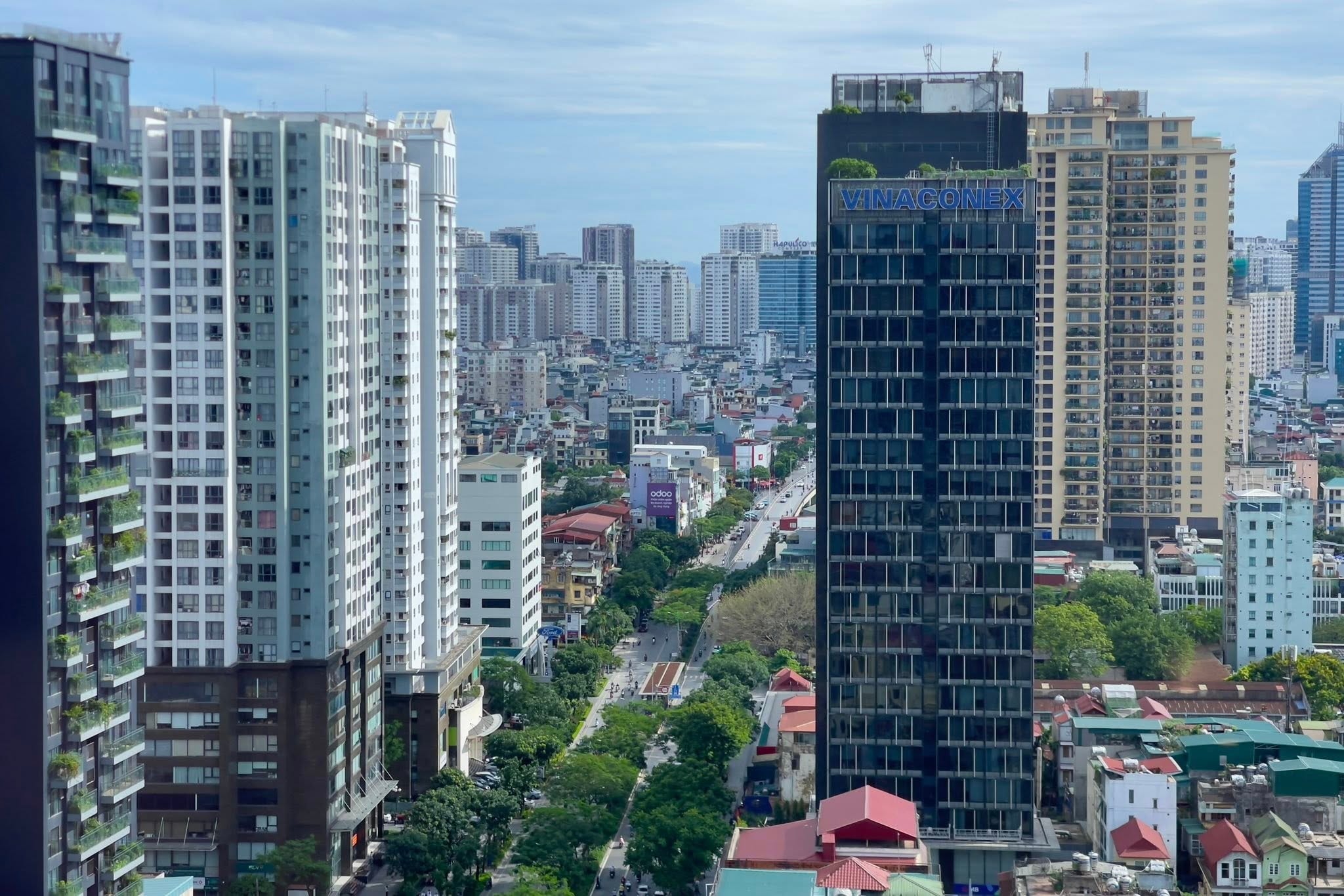 Thị trường bất động sản tăng trưởng không chỉ có lợi cho chính nó mà còn tạo ra hiệu ứng lan tỏa đến trên 30 ngành, lĩnh vực. (Ảnh: P