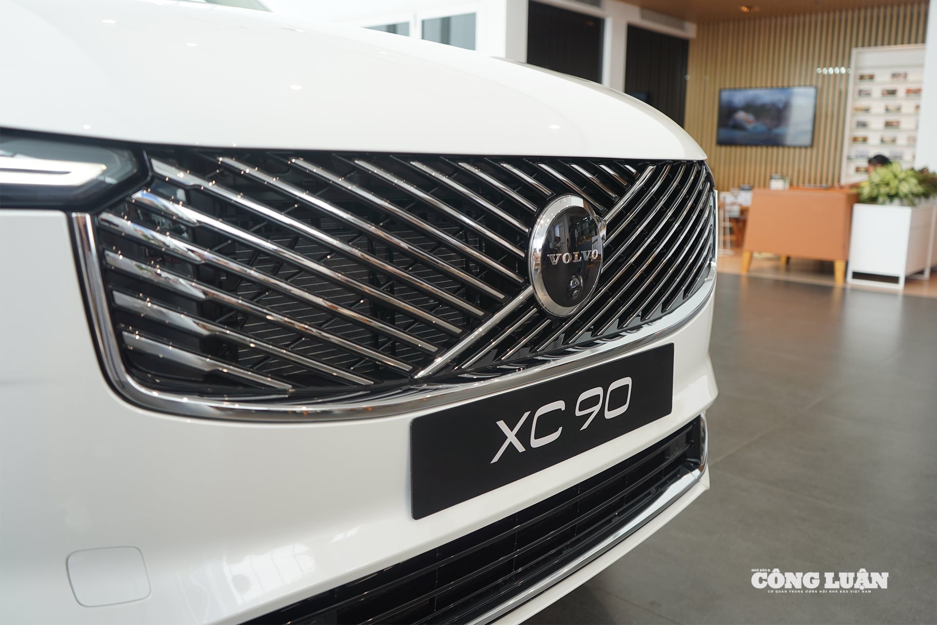 Điểm mới dễ nhận biết nhất nằm ở phần đầu xe.