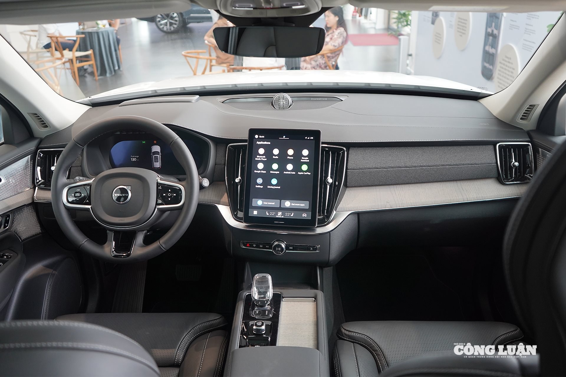 Thiết kế khoang lái Volvo XC90 B5 2026.