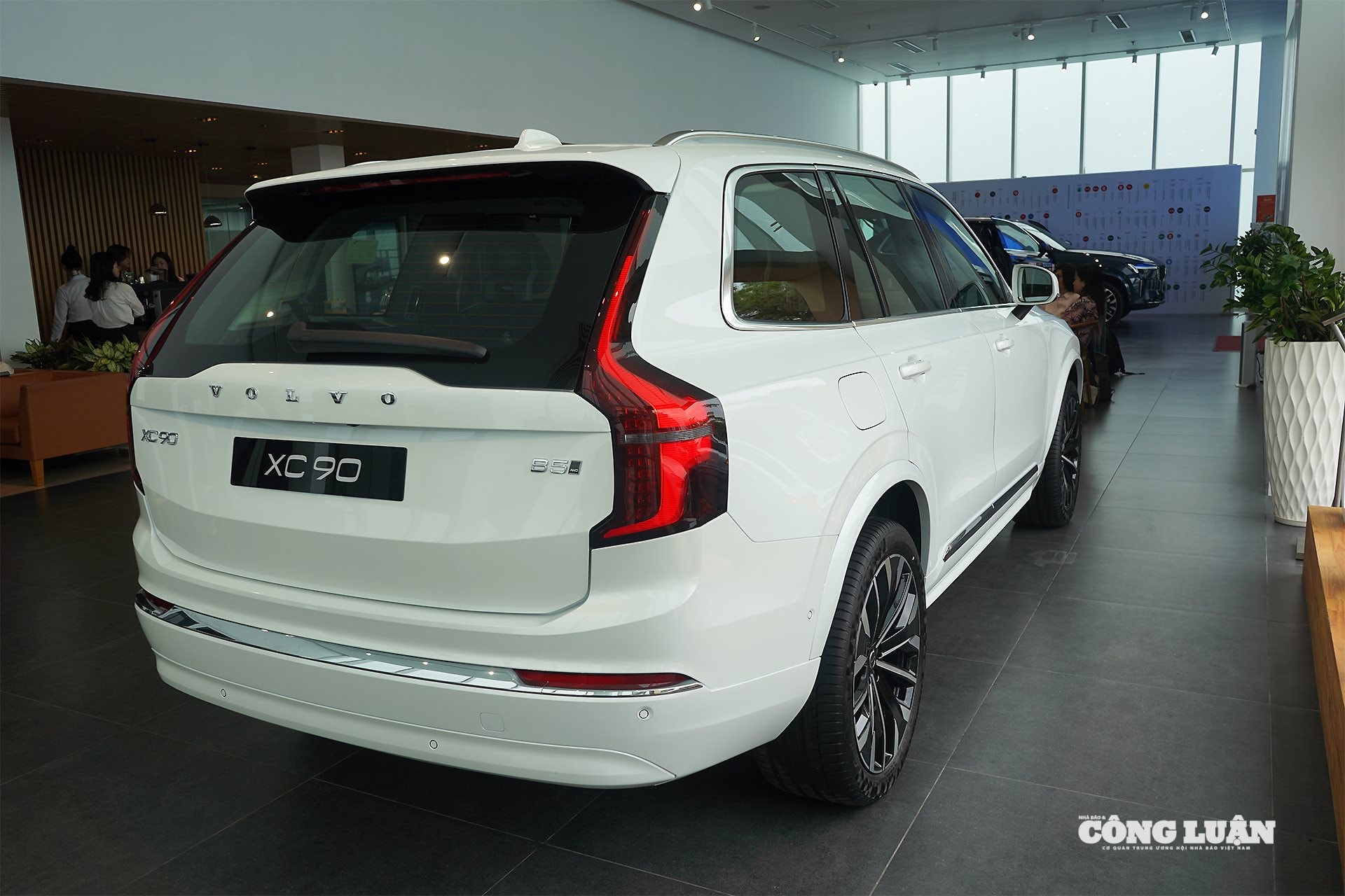 Thiết kế phần đuôi xe Volvo XC90 B5 2026.
