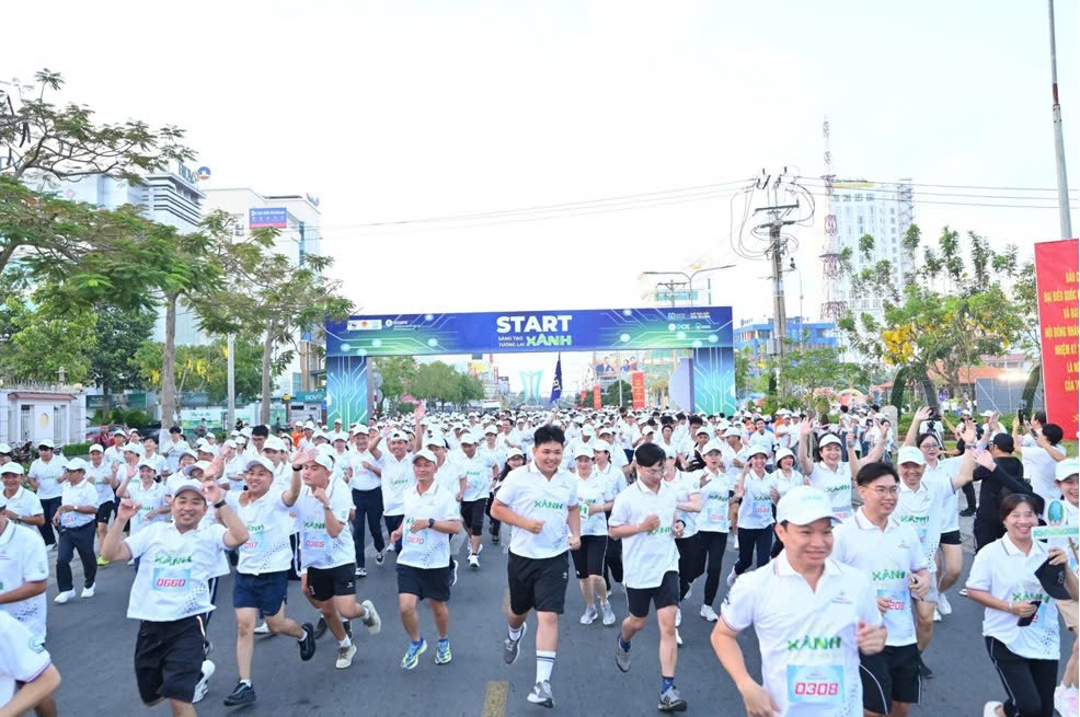 Chùm ảnh các đơn vị EVNSPC sôi nổi hưởng ứng Chiến dịch Giờ Trái đất 2026