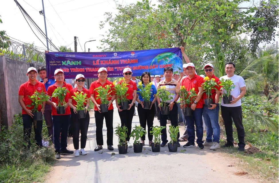 Chùm ảnh các đơn vị EVNSPC sôi nổi hưởng ứng Chiến dịch Giờ Trái đất 2026