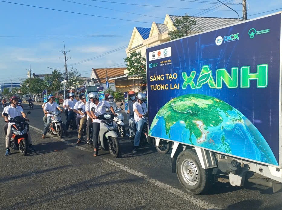 Chùm ảnh các đơn vị EVNSPC sôi nổi hưởng ứng Chiến dịch Giờ Trái đất 2026