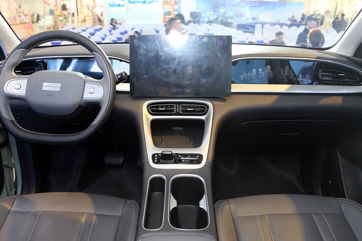 Thiết kế khoang lái của Geely EX2 2026 - Ảnh: Việt Hưng