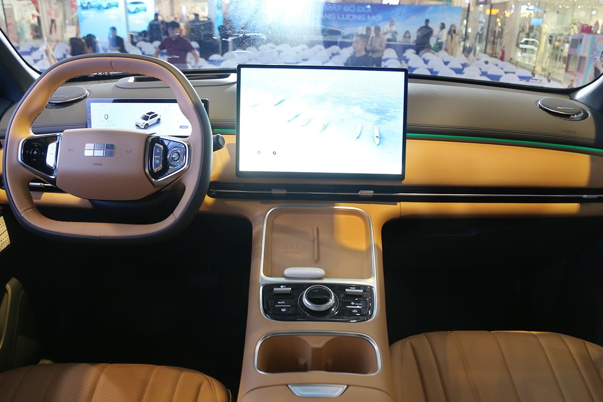 Thiết kế khoang lái trên phiên bản cao cấp nhất Geely EX5 EM-i Ultra - Ảnh: Việt Hưng