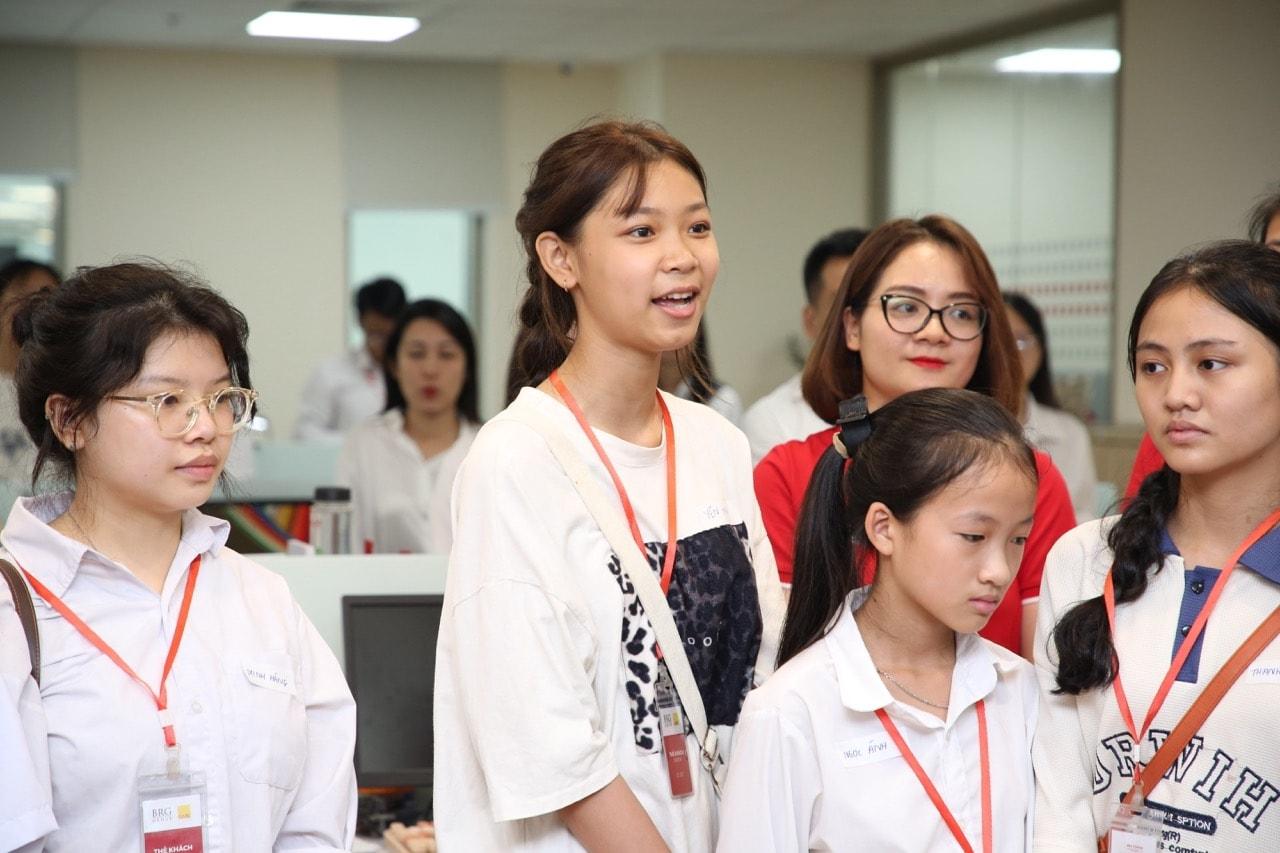 Anh 4_Em dam Thi Yen Nhi lớn