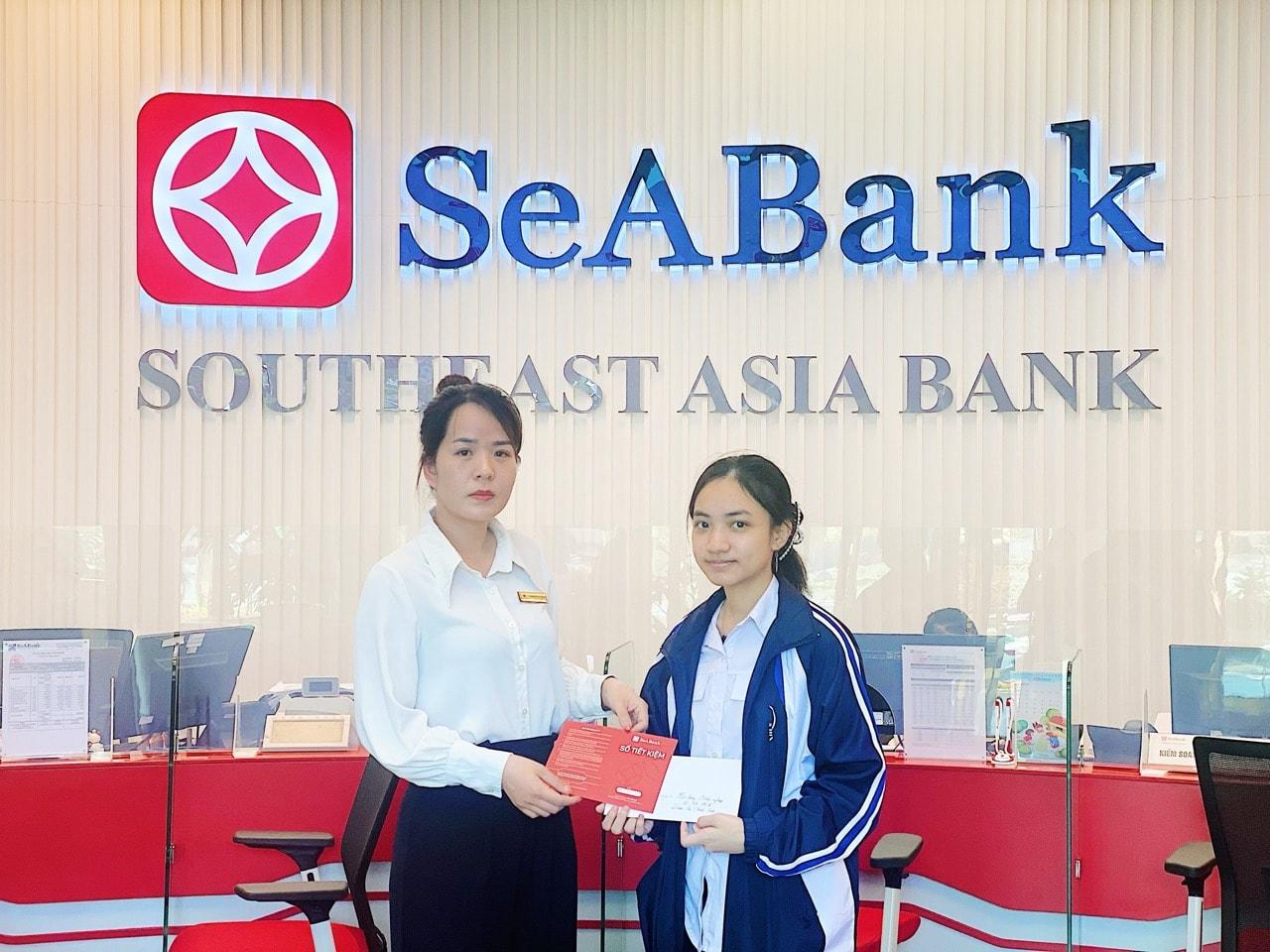 Anh 2_Em Nguyen Minh Thao lớn