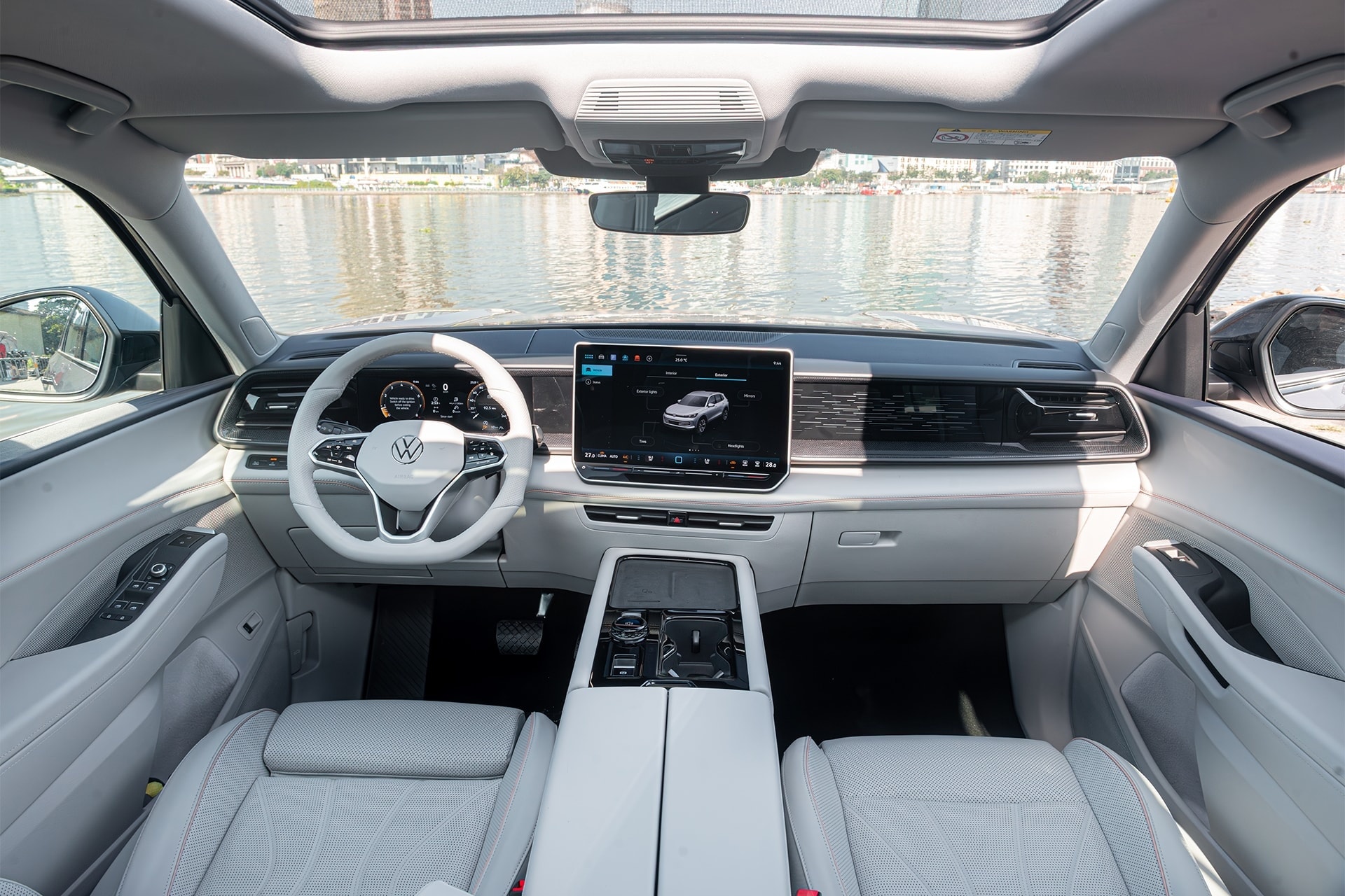 Khoang lái của VW Teramont Pro 2026 được đưa trở lại nhiều hệ thống điều khiển dạng vật lý - Ảnh: VW