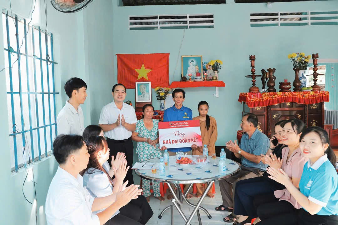 Hàng nghìn căn nhà tình nghĩa được Agribank trao tặng là hàng nghìn người nghèo được ổn định cuộc sống