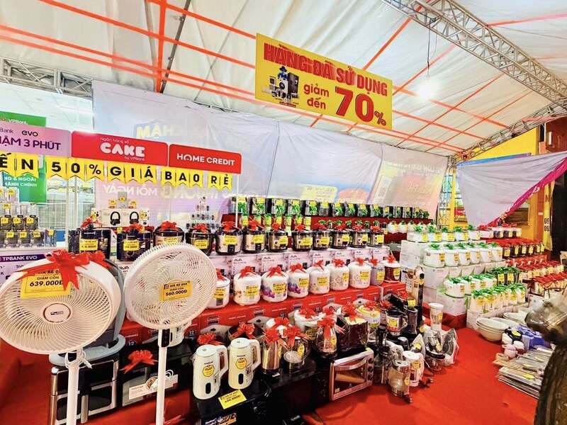 Nhiều sản phẩm tiết kiệm điện được người dân ưa chuộng. Ảnh: Đ.K