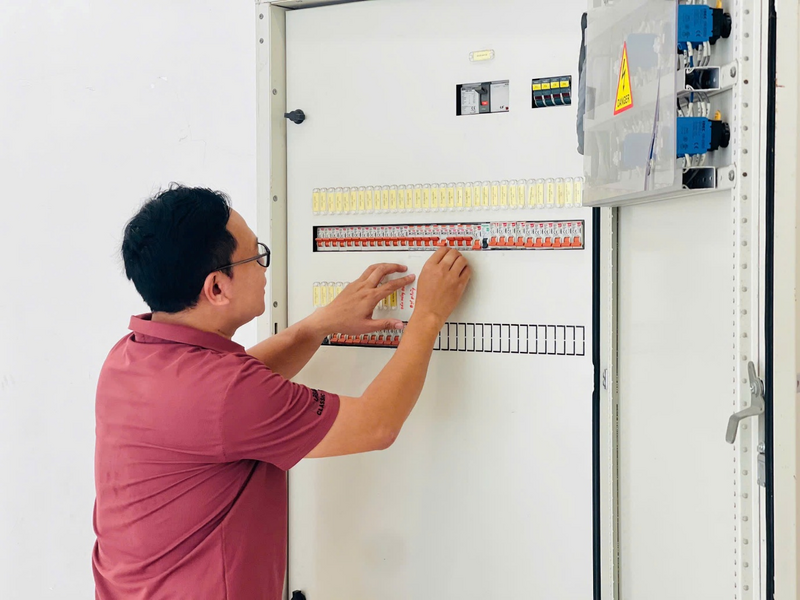 Ban Quản lý chung cư triển khai nhiều giải pháp tiết kiệm điện. Ảnh: Mai Linh