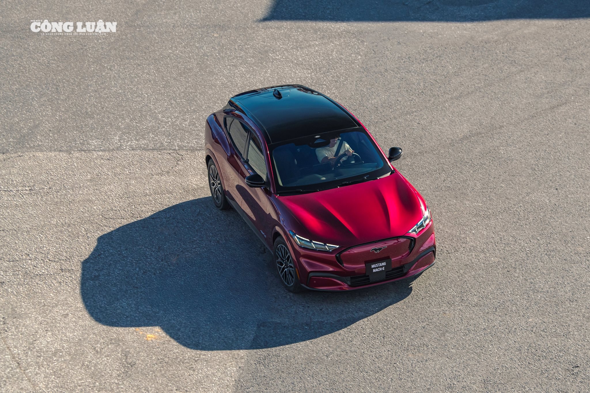 Mẫu xe Ford Mustang Mach-E giảm giá bán lẻ niêm yết đến 900 triệu đồng.