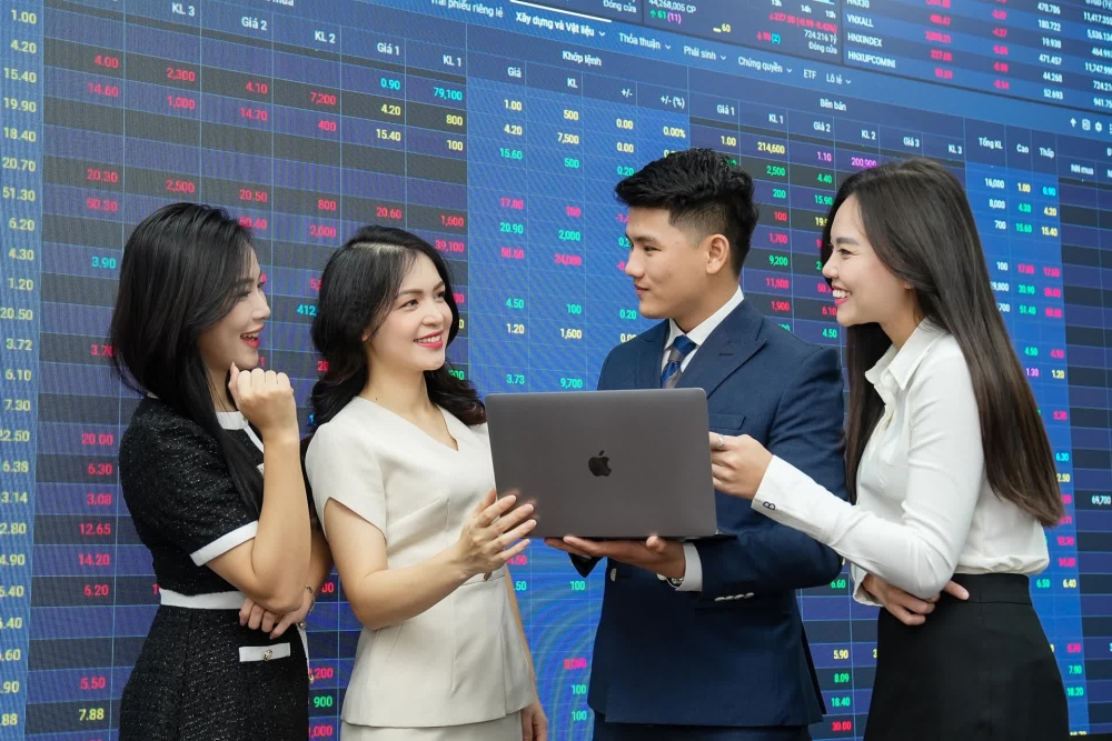 Nâng hạng FTSE: Dòng vốn tỷ USD và bước ngoặt của chứng khoán Việt Nam Nâng hạng FTSE: Dòng vốn tỷ USD và bước ngoặt của chứng khoán Việt Nam