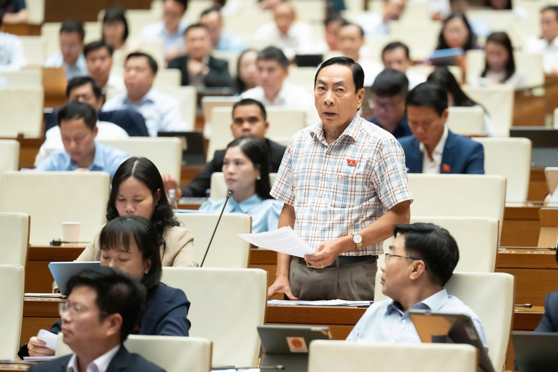 Đại biểu Quốc hội Phạm Văn Hòa đề xuất quan tâm đến nguồn ngân sách phân bổ cho Hà Nội và các tỉnh, thành, xử lý vấn đề ô nhiễm môi trường...