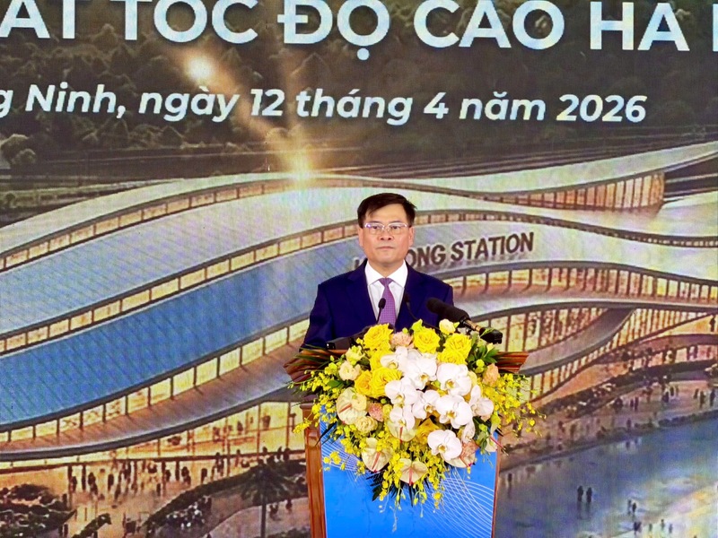 Chủ tịch UBND tỉnh Quảng Ninh Bùi Văn Khắng phát biểu tại sự kiện. Ảnh: QN