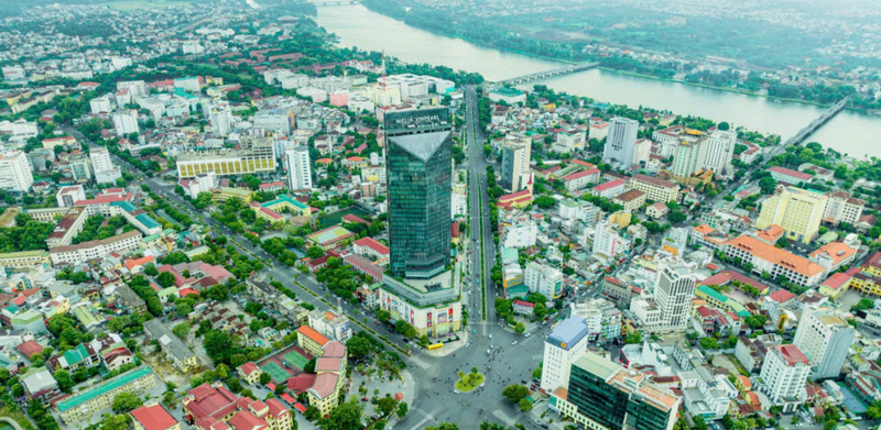 Ngoài thành phố bảo tồn di sản, Huế còn là một đô thị ngày càng năng động, phát triển và hội nhập kinh tế quốc tế. Ảnh: Nguyễn Tuấn