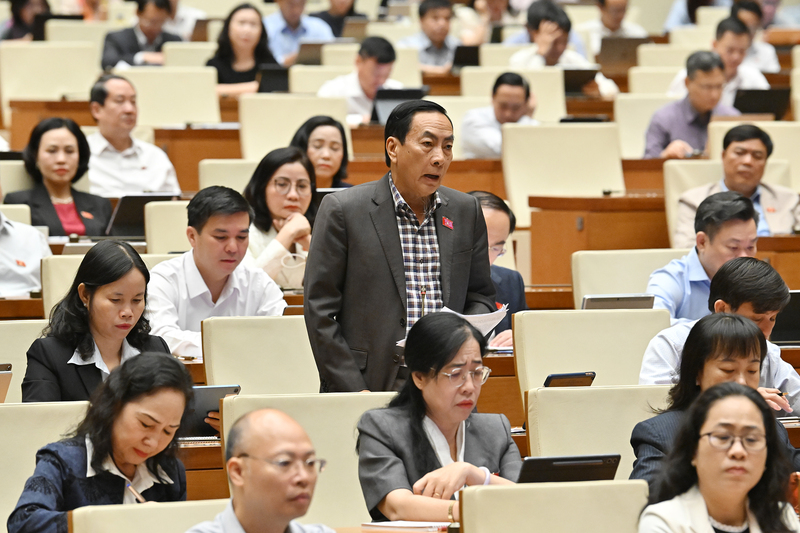 Đại biểu Quốc hội Phạm Văn Hòa (đoàn Đồng Tháp) đề xuất việc hoàn thiện luật hướng tới mục tiêu giảm bớt thủ tục không cần thiết.