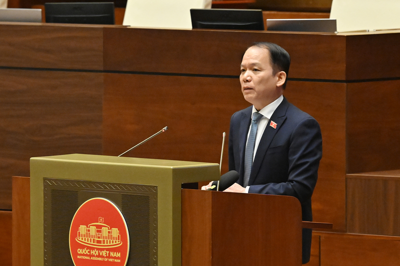 Bộ trưởng Bộ Tư pháp Hoàng Thanh Tùng phát biểu tiếp thu, giải trình ý kiến đóng góp, thảo luận của các đại biểu Quốc hội.