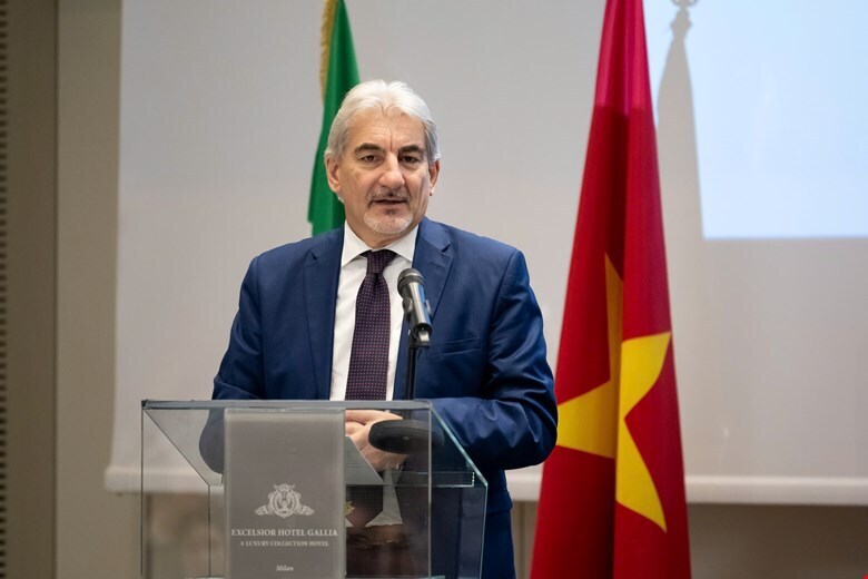 Ngài Raffaele Cattaneo, Quốc vụ khanh vùng Lombardia