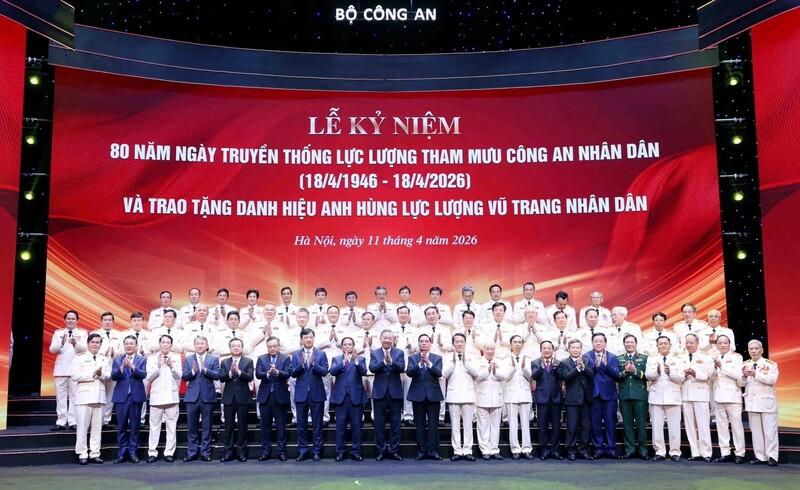 Tổng Bí thư, Chủ tịch nước Tô Lâm cùng lãnh đạo Đảng, Nhà nước và nguyên lãnh đạo Đảng, Nhà nước dự Lễ kỷ niệm 80 năm Ngày truyền thống lực lượng Tham mưu Công an nhân dân. Ảnh: Bộ Công an